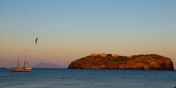 Dal 22 al 25 giugno 2022 Ventotene ospita l’undicesima edizione del festival letterario “Gita al faro”